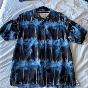 Tommy Bahama Button Up Shirt small (fits medium)